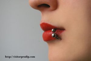 gust post Lip Piercing